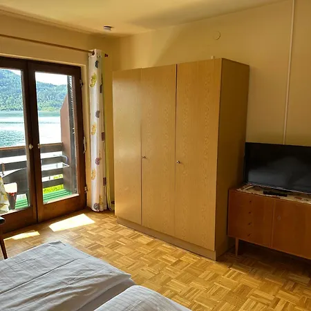 فندق مبيت وإفطار Am Pörtschach am Wörthersee